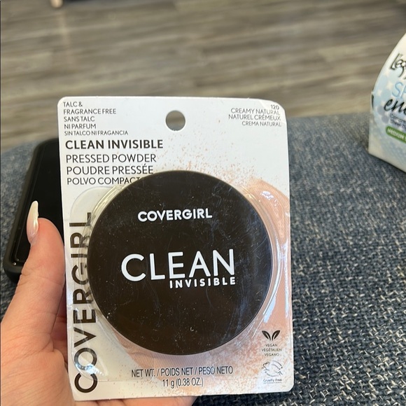Covergirl Clean Invisible Pressed Powder - Picture 1 of 1